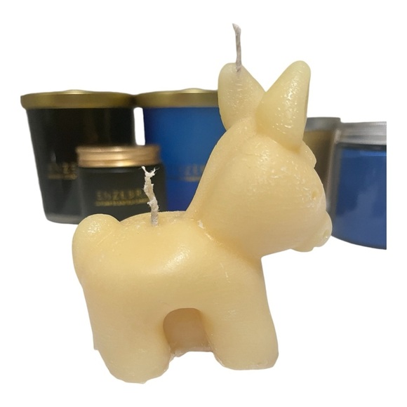 That's one sweet A** Donkey Candle! - Picture 3 of 4
